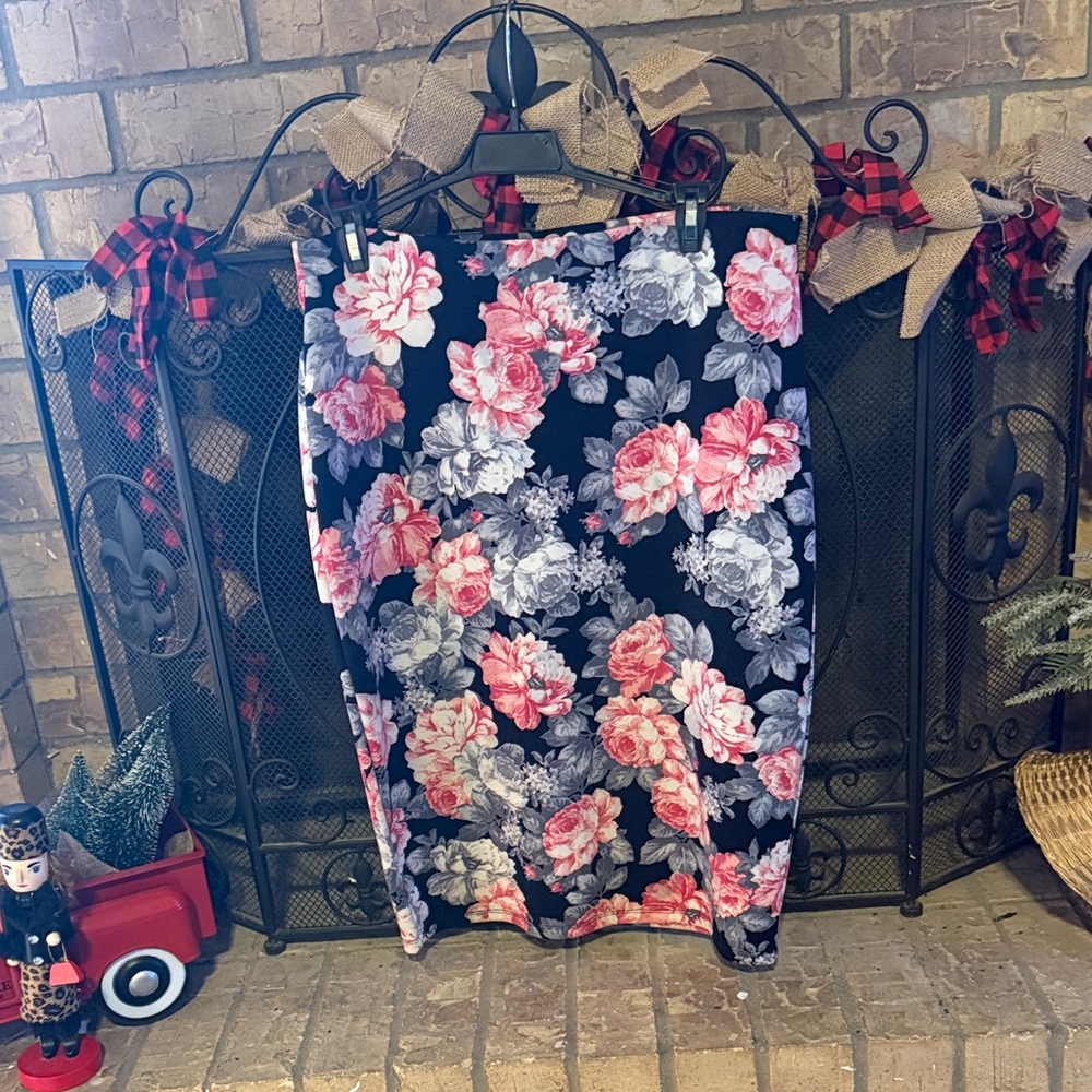 DNA Couture Black Floral Pencil Skirt